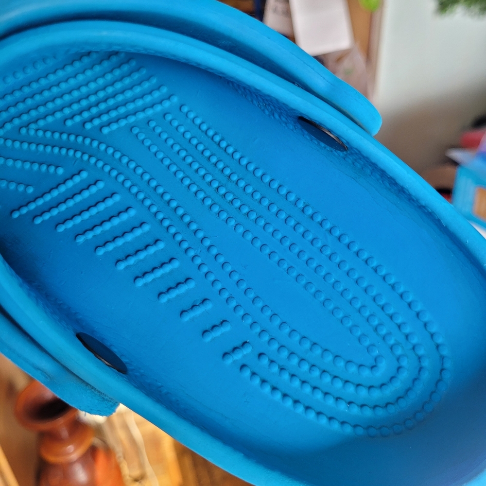 Crocs Classic Clog Bright Blue Size 7/8 (Free With $50.00 Purchase) - Picture 10 of 13
